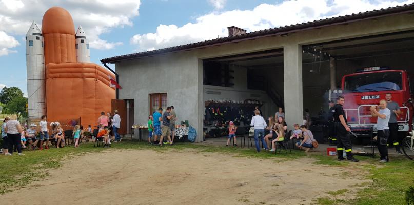 Gospodynie i strażacy przygotowali piknik dla dzieci