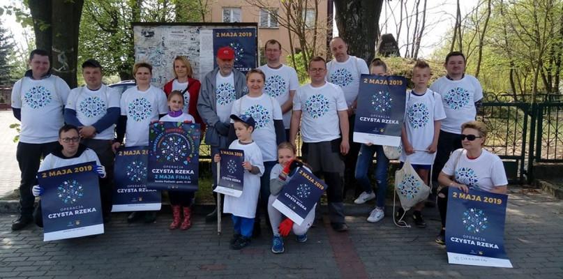 Posprzątali brzegi rzeki Czerwonki, zebrali 1,5 tony śmieci