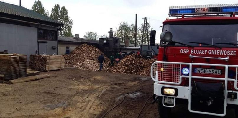Groźny pożar na terenie tartaku w Bujałach Mikoszach