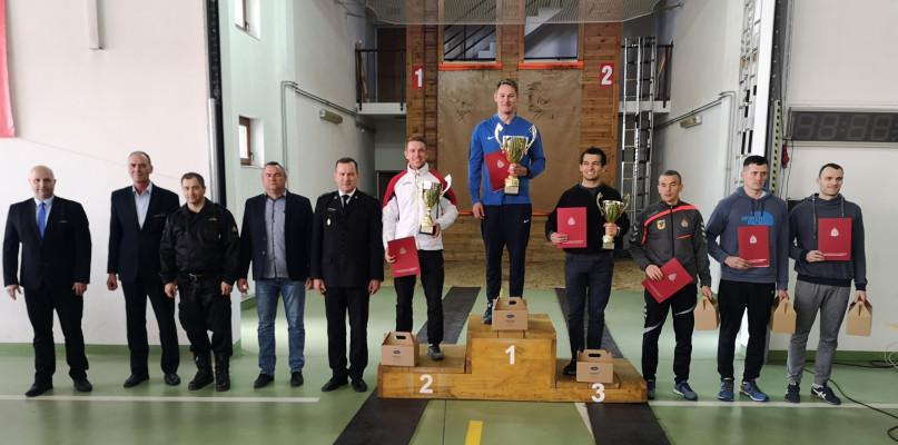 Na 3. piętro w 15 sekund! 82 strażaków rywalizowało na wspinalni.