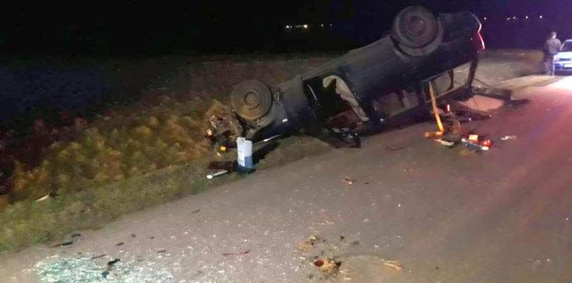 23-latka wypadła z drogi, jej passat dachował