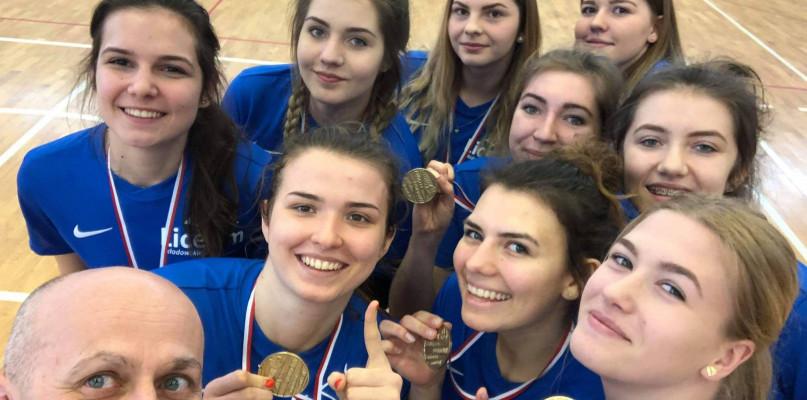 Licealistki z Sadowej mistrzyniami powiatu w piłce ręcznej