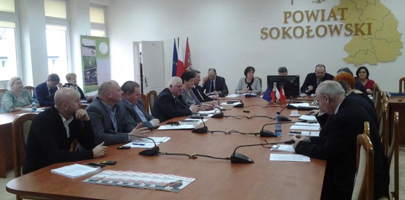 Na sesji powiatowej m.in. o edukacji i budowie mostu w gminie Jabłonna