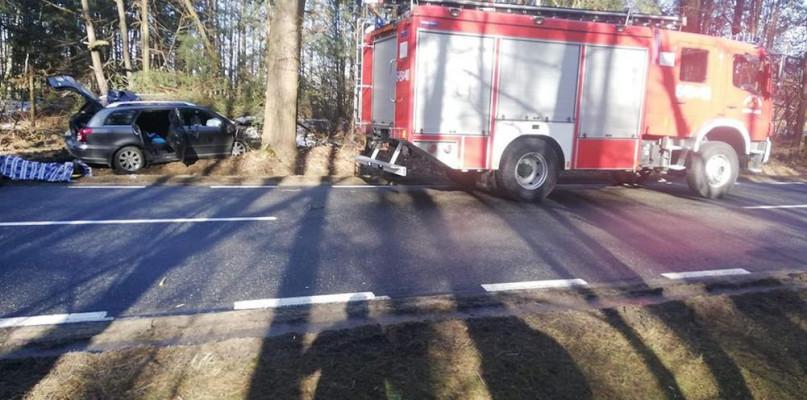 Trójka dorosłych i dziecko w szpitalu po wypadku