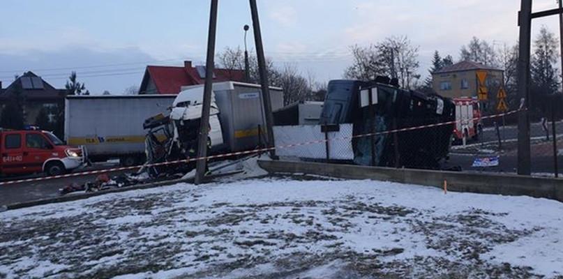 Ukraiński kierowca na zakręcie w Repkach stracił kontrolę nad potężną ciężarówką