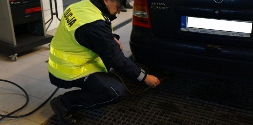 Policjanci wzięli pod lupę samochody - kopciuchy...