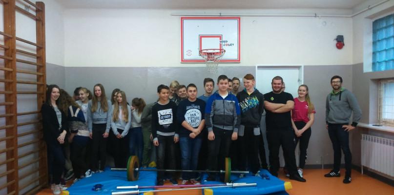 Promowali podnoszenie ciężarów wśród uczniów z Grochowa