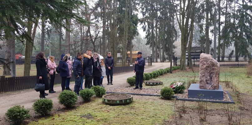 Uczniowie z Kosowa odwiedzili miejsce związane z niezwykłym muzykiem…