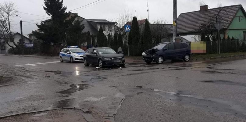 Dwie kobiety odwiezione do szpitala po zderzeniu aut 