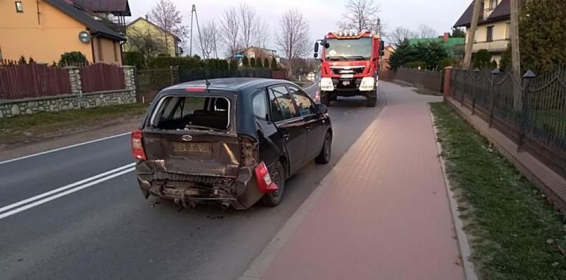 Trzy osoby trafiły do szpitala po zderzeniu dwóch aut