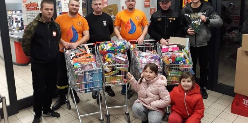 Strażacy z Repek pomagają dzieciom z oddziałów onkologicznych