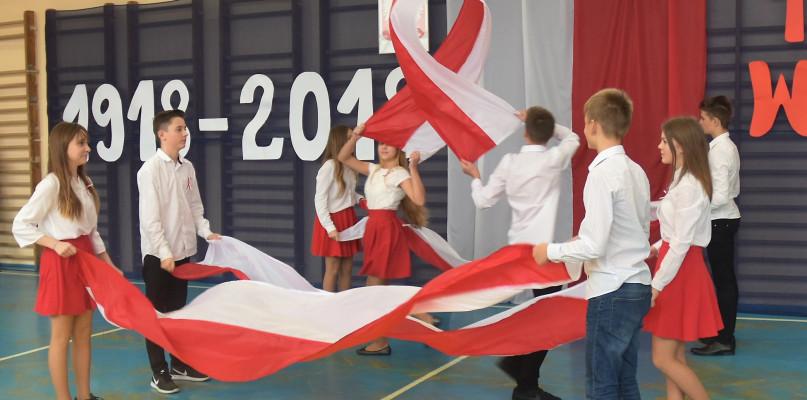 W „Dwójce” patriotycznie było nawet w szkolnej stołówce!