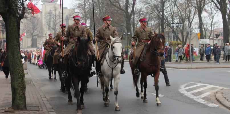 Parada z Piłsudskim na 100-lecie niepodległości w Sokołowie