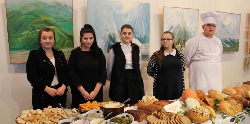 Uczniowie „Rolnika” promowali dobry chleb i aktywność