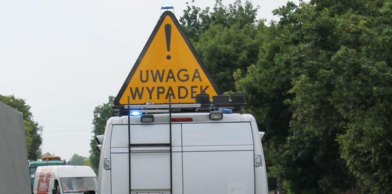 Na przejściu na Kosowskiej kierowca osobówki potrącił dwie osoby