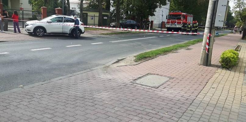 Zderzyły się dwa samochody, ucierpiała rowerzystka