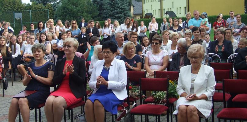 Nowy rok szkolny w Sterdyni z nową dyrektor szkoły