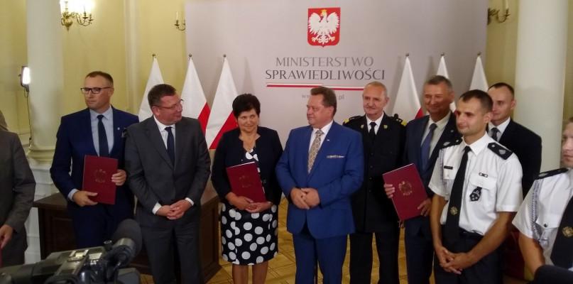 Za pieniądze odebrane przestępcom kupią sprzęt m.in. dla straży w w Sterdyni