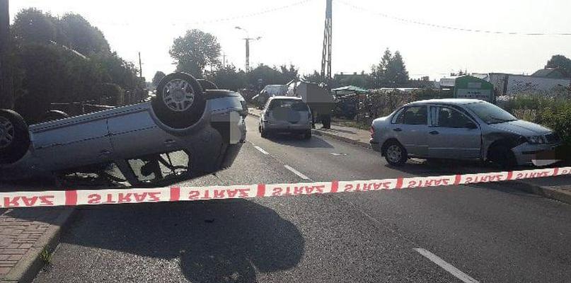 Trzy auta zderzyły w Kosowie Lackim, golf dachował