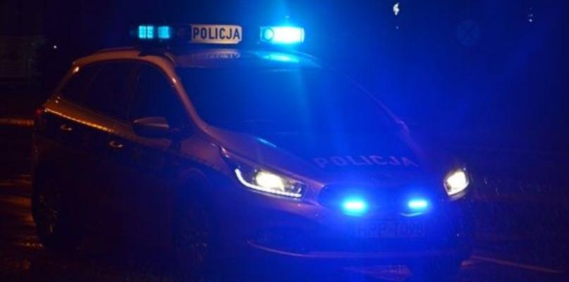 Nocna akcja służb. Szukali w lesie rannego 31-latka.