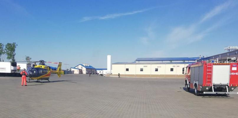 Poszkodowanego pracownika do szpitala zabrał śmigłowiec LPR