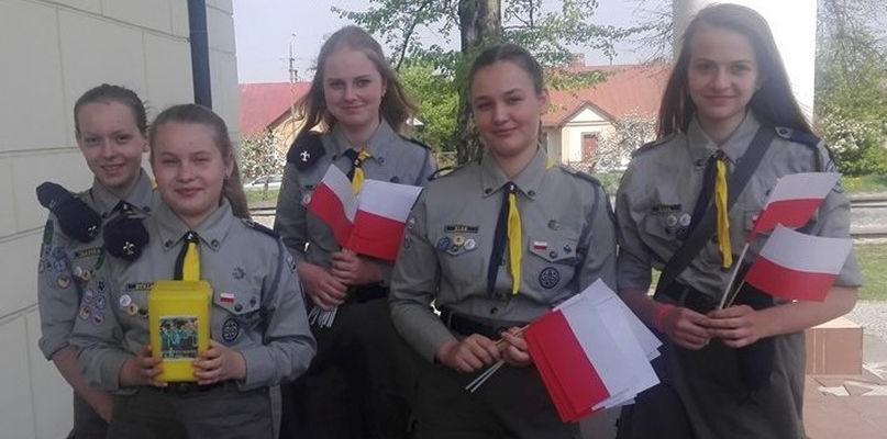 Flaga dla Polski - patriotyczna akcja jabłońskich harcerzy