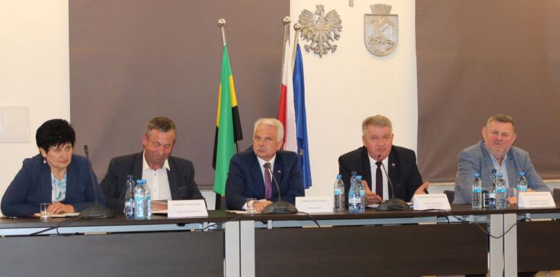 Wnioski z polityką w tle. Powiat mógł dostać więcej pieniędzy?
