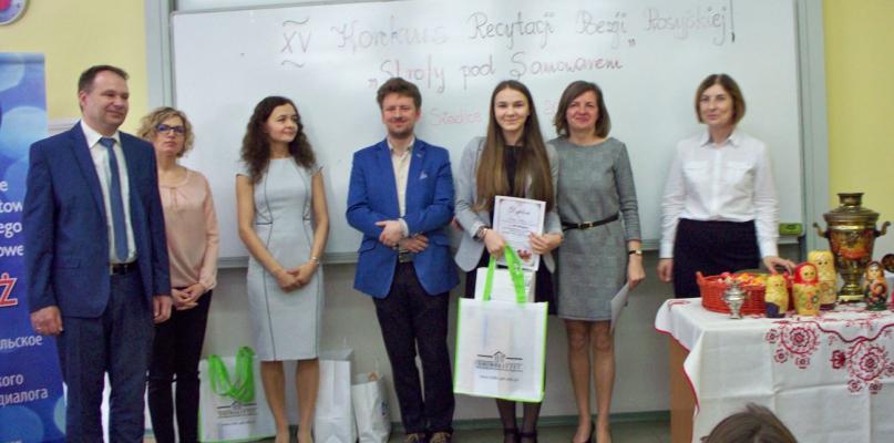 Licealistki z Sadowej laureatkami konkursu „Strofy pod Samowarem”