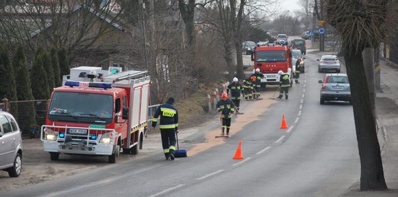 Wielka plama i wielkie sprzątanie na ulicy Siedleckiej