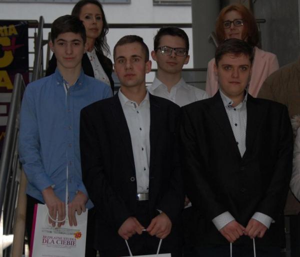 Uczniowie „Szarej” laureatami konkursu „Strażniczki Niepodległej”