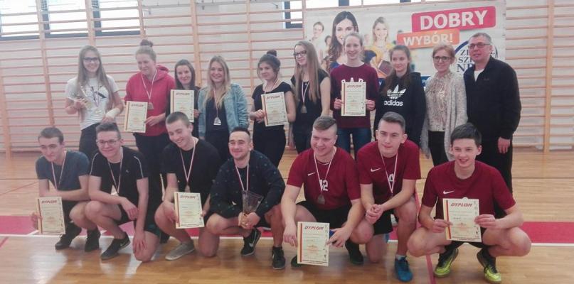 Tenis stołowy. Sukces chłopców z „Szarej” i dziewcząt z I LO.