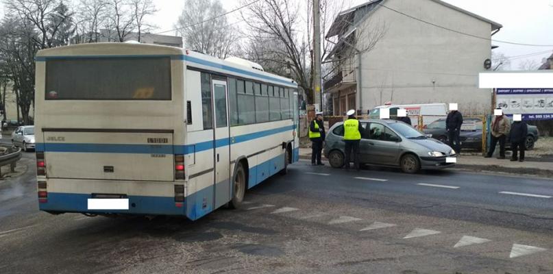 Kierowca autobusu wymusił pierwszeństwo i tak się to skończyło…