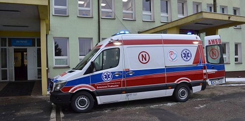 Nowa karetka dla szpitala, ale rózga dla pani dyrektor