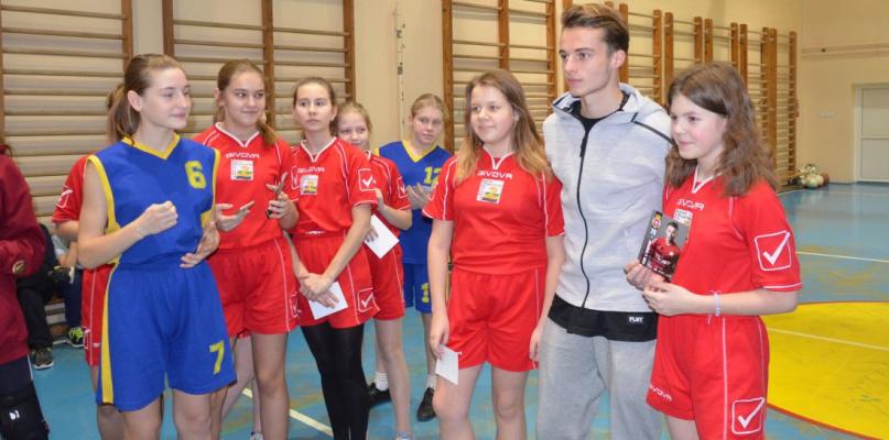 Niecodzienny gość w „Dwójce”: absolwent i utalentowany piłkarz