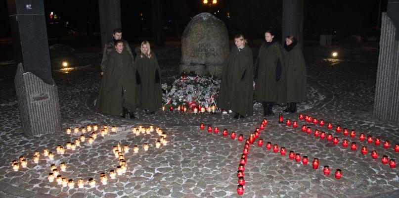 Znicze i „Światło Wolności” w rocznicę wprowadzenia stanu wojennego