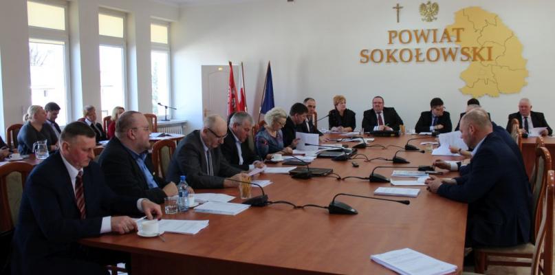 Finansowa zemsta na radnych PiS za wyjście z sali chyba się nie udała…