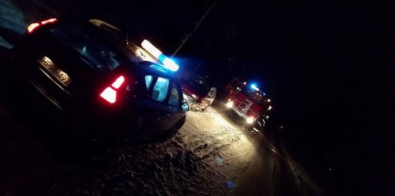 Atak zimy w powiecie. Dwa auta w rowie, wiele interwencji straży.