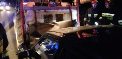 84-letni kierowca mercedesa najechał na tył ciągnika rolniczego