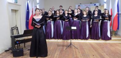 Świętowali 11 listopada z chórem, senatorem i prezydentem
