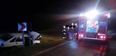 83-latek źle wszedł w zakręt, rozbił poloneza caro