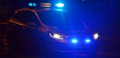 Poranny wypadek. Młody kierowca fiata uderzył w mercedesa.