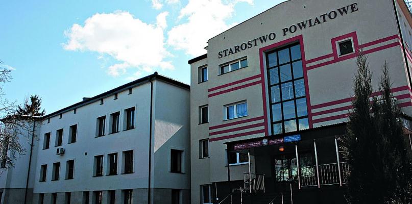 W starostwie dzielą wydział, mnożą stanowiska