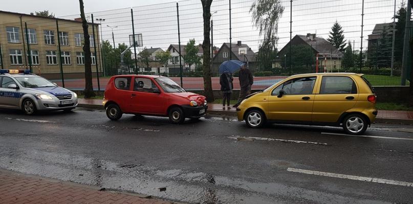 Kierowca bez prawka przyjechał matizem na rynek i wjechał pod zakaz