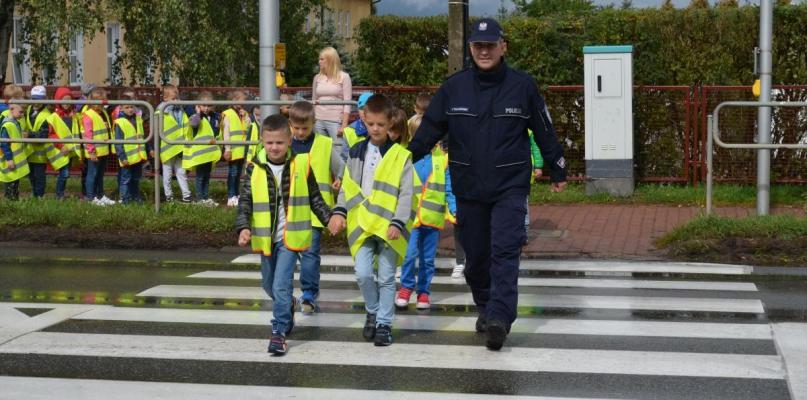 Pierwszaki z „Dwójki” naukę zaczęły od lekcji z policjantem…