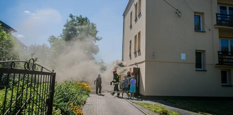 Cztery zastępy straży gasiły pożar garażu na Szkolnej