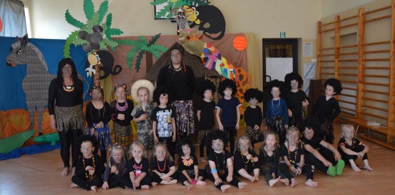 Afro na głowie przedszkolaków było tego dnia mile widziane