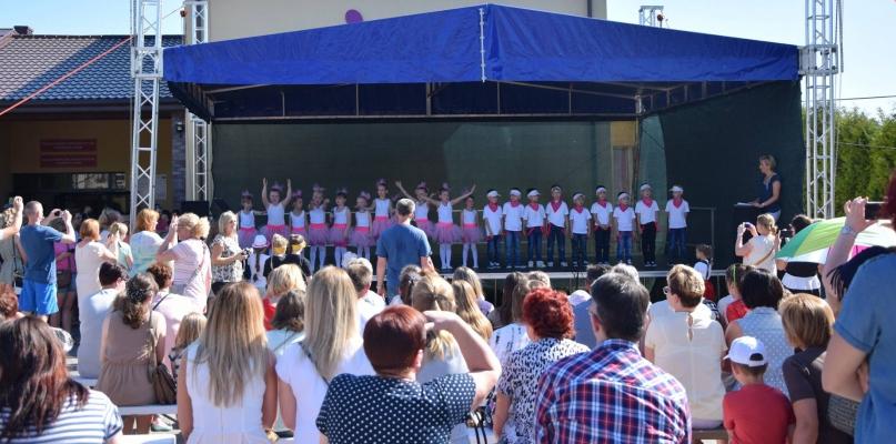 Kosów. Jedni świętowali Dzień Dziecka, drudzy – osiemnastkę…