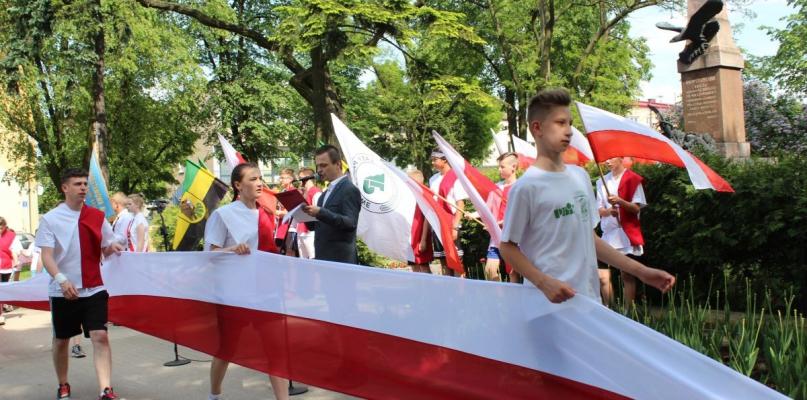 Z Łukowa do Sokołowa w sztafecie i ze 123-metrową flagą