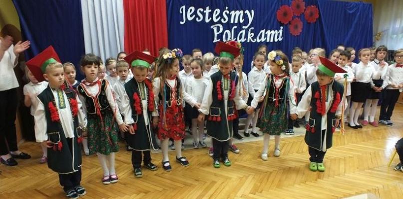 Przedszkolaki na majowej lekcji patriotyzmu