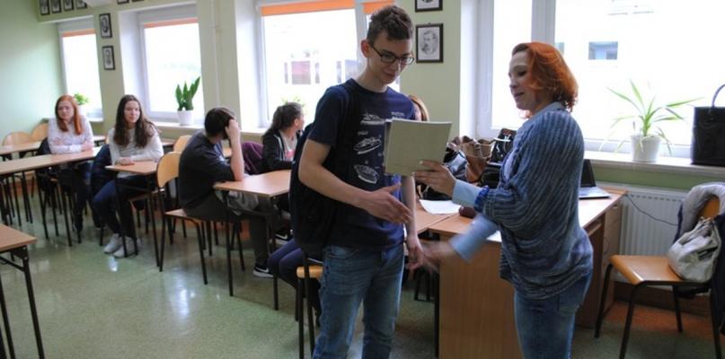 Kosowskie dyktando. Im mniej zapamiętali, tym częściej biegali.